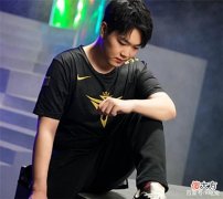 【游戏迷】smlz仅打2场就甘愿替补，只为保全颜面？跟他互喷的小选手上场了