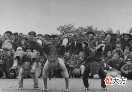 【历史故事】老照片：1947年的陕西临潼，图三结婚照的新娘年纪看起来真的很小