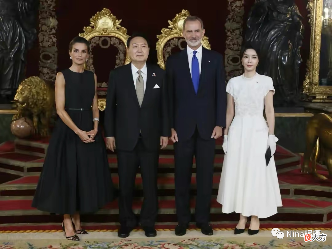 【就爱时尚】韩国第一夫人欧洲首访,穿1亿韩元裙打扮奢侈,总统老公绅士搬椅子