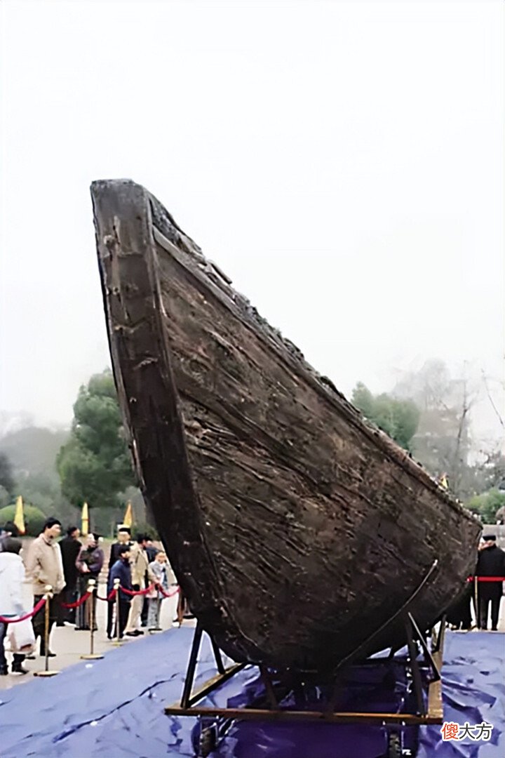 【爱历史】山东农民建房挖出一条大船,里面摆满了青花瓷,专家连夜赶来收走