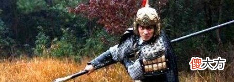 【爱历史】岳飞用了一辈子枪,岳云为何不用枪用锤?因为枪有2个致命缺陷