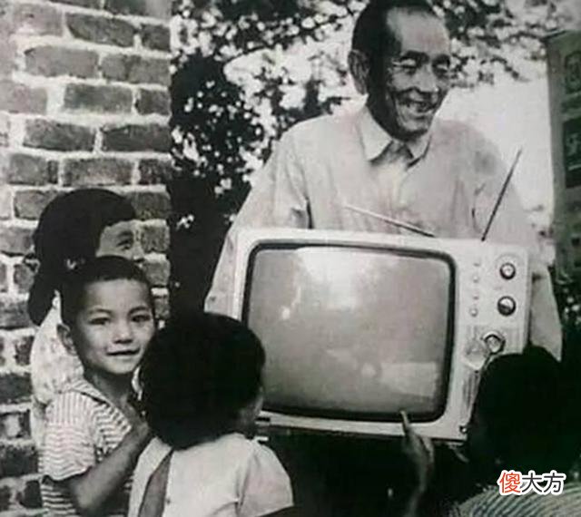 【爱历史】摄影师镜头下80年代老照片：图2场景壮观，最后一张非常尴尬