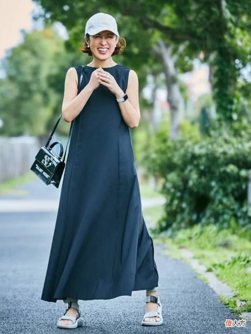 【时尚一点】建议到了50岁的女人，出街多戴棒球帽和草编帽，优雅时尚又提气质