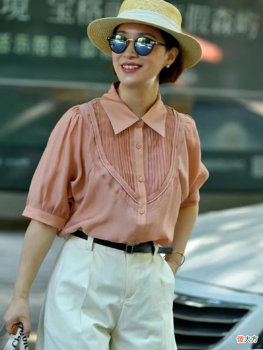 【时尚一点】50岁女人气质比时髦更重要，不穿老年装、不扮嫩，才能优雅老去