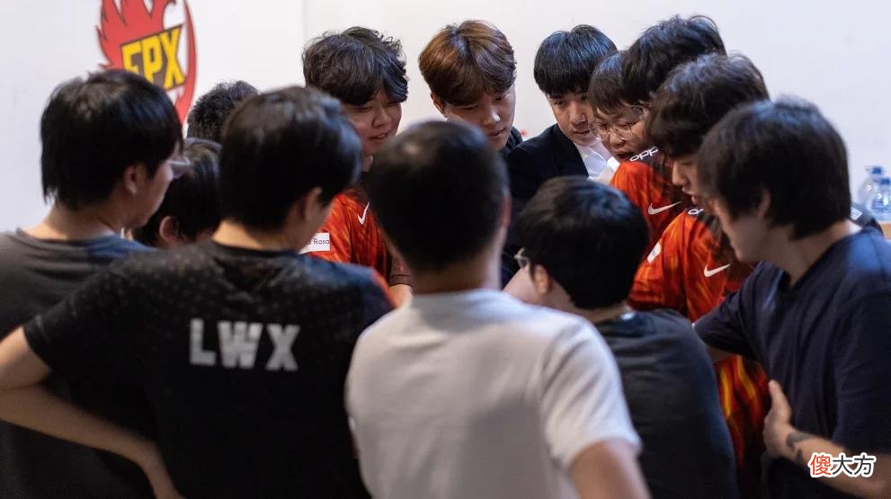 【游戏迷】FPX也开始北伐？状态回暖战胜JDG后，难打的对手仅剩三支