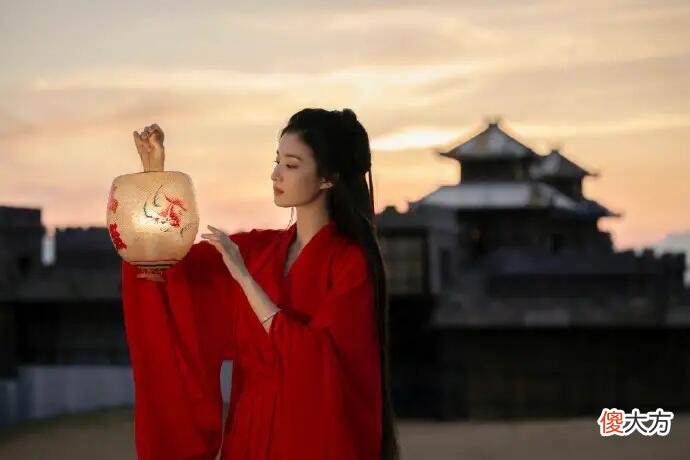 【时尚一点】说到江南美人，第一个想到的是王楚然的红衣古装，太美了！