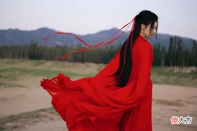 【时尚一点】说到江南美人，第一个想到的是王楚然的红衣古装，太美了！