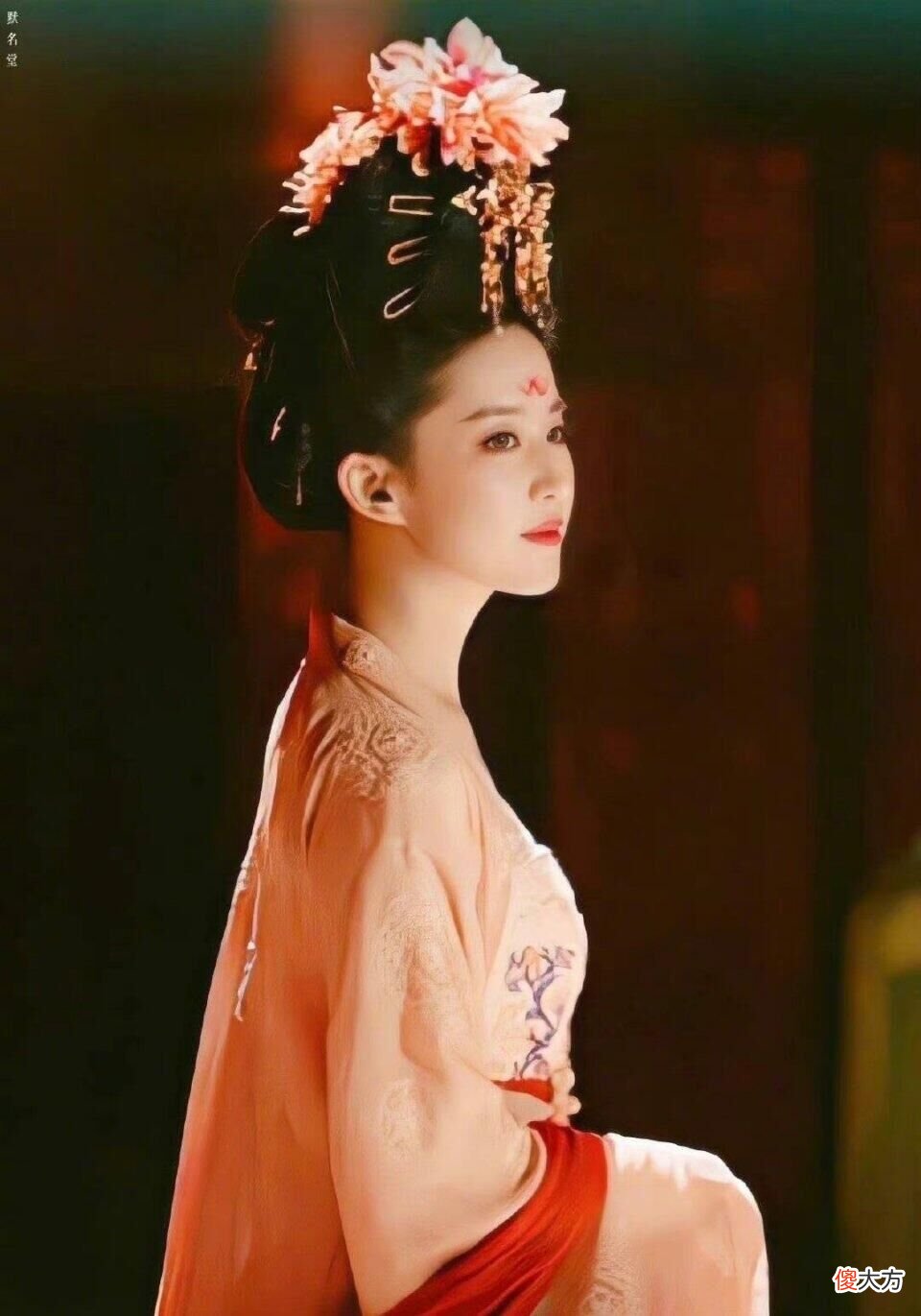 【就爱时尚】赵盼儿的“花魁妆”美到我了！像是画里走出来的古代女子