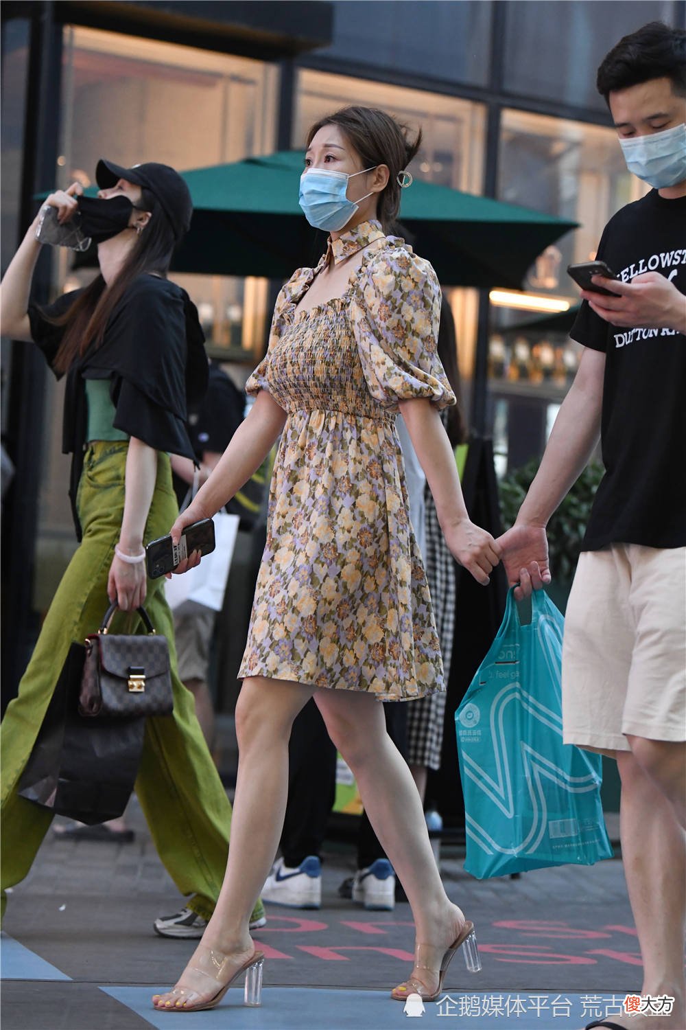 【时尚一点】夏季里很多美女选择高跟鞋搭配，和你想象的搭配，还是有很大差别
