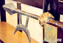 【历史故事】古代武将，真能举着几十斤的兵器打一天？出土文物揭秘兵器重量