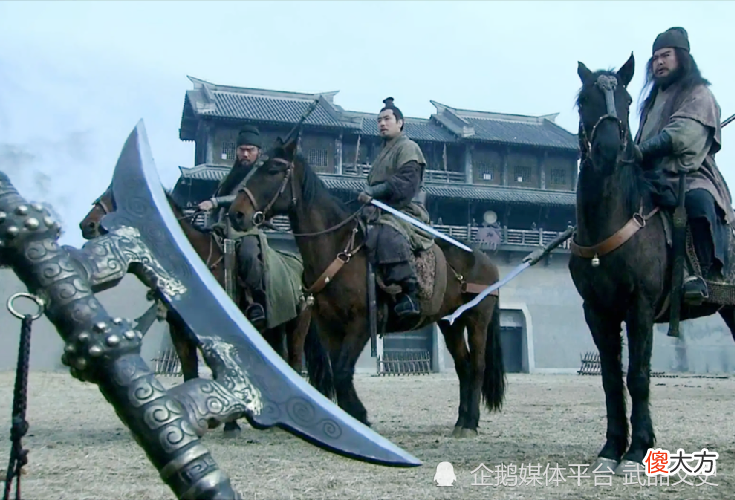 【历史故事】古代武将，真能举着几十斤的兵器打一天？出土文物揭秘兵器重量