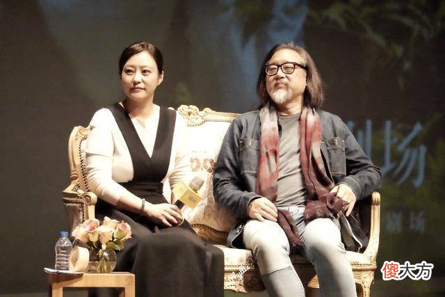 【就爱时尚】41岁郝蕾身材越来越丰腴，穿紧身针织衫太粗壮，手臂却很壮实
