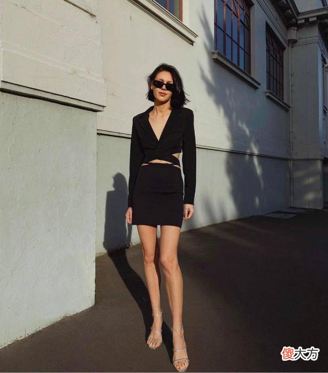 【时尚一点】年过50的女人,穿衣打扮别作妖,学会下面几种搭配,提升气场
