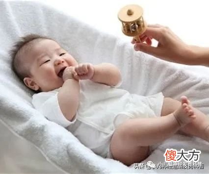为什么我家孩子扔掉手里的东西，你捡了起来给他，他会再扔掉？（常见问题答疑系列）