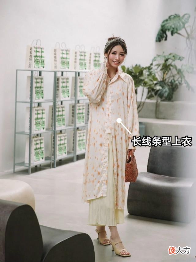 【就爱时尚】今夏的“百褶裤”都流行这么穿?显瘦还上档次,小个子也能穿