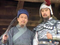【爱历史】《三国演义》中诸葛亮为什么被贬为右将军？
