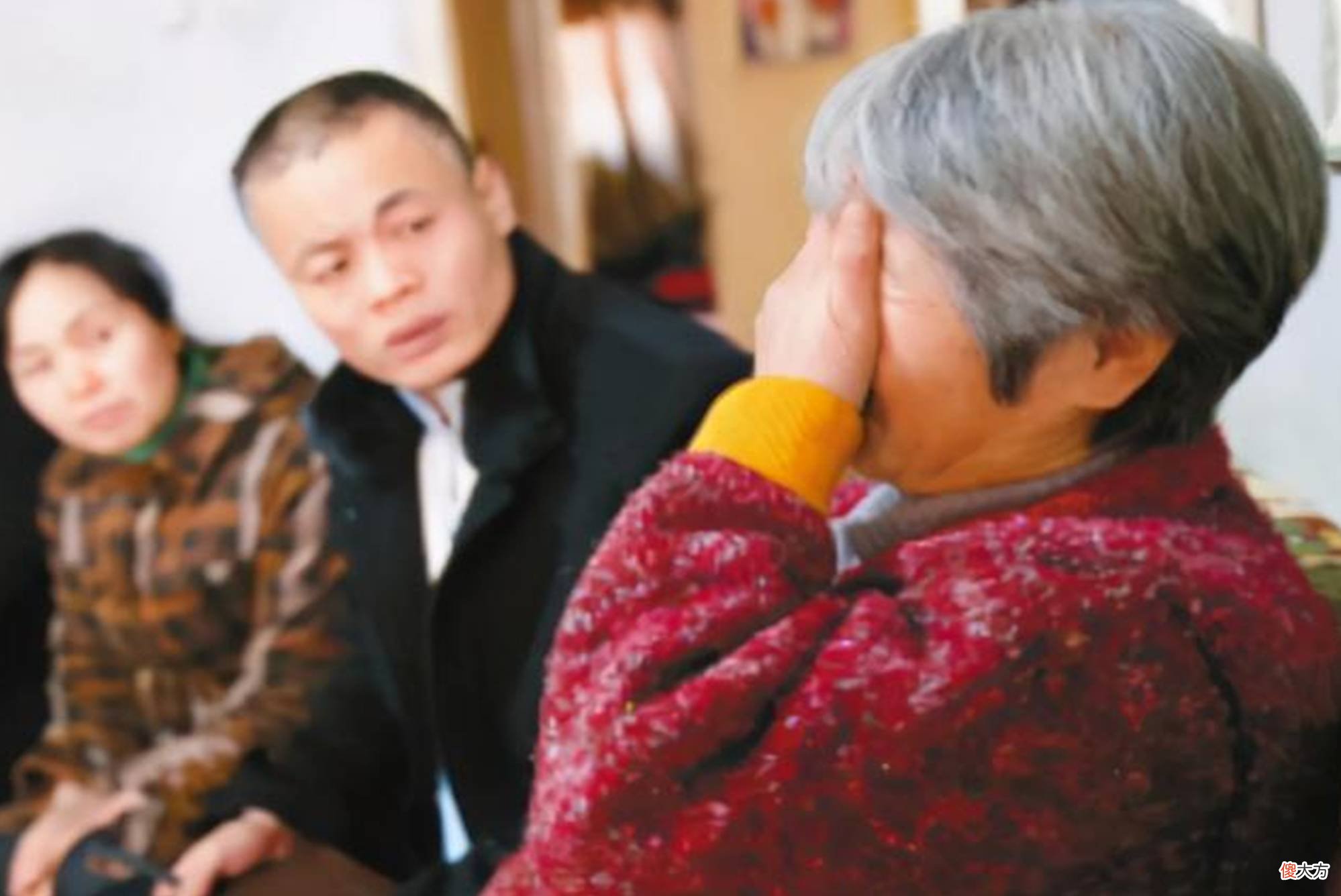 “新型啃老”突然流行:许多父母浑然不知,反而以为孩子很优秀
