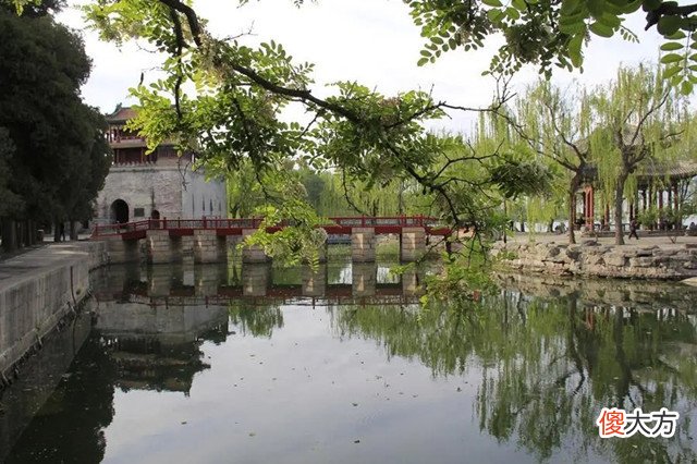 【历史故事】康熙刚驾崩，雍正就连夜处死了父亲60年的心腹，他知道了什么？