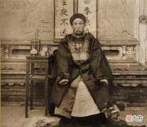 【历史故事】珍贵老照片：图2男子用土法缓解疼痛，图4堪称清皇室最美的典范！