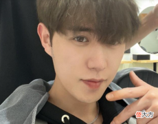 【游戏世界】童锦程参加拳赛，赛前慌了请教在石！粉丝给出建议：认怂退赛