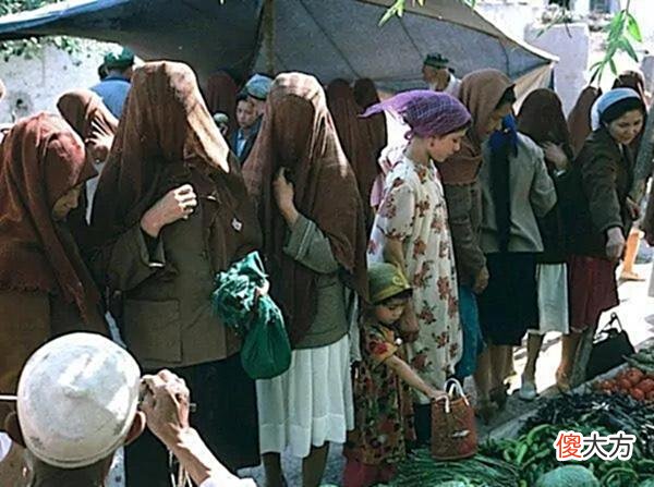 【爱历史】老照片：1988年的新疆，苍茫荒凉的背后是生命的坚强