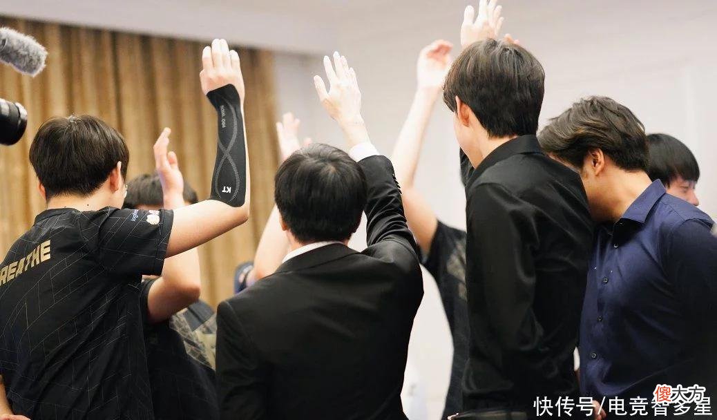 【游戏世界】五杀都拿不到MVP？网友为Gala鸣不平，RNG粉丝却说：给谁都行