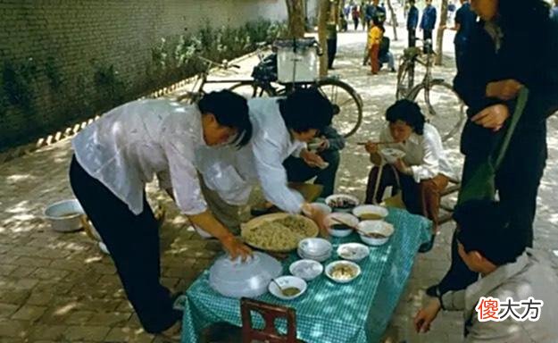 【爱历史】老照片：80年代的西安，市井里的舌尖美味
