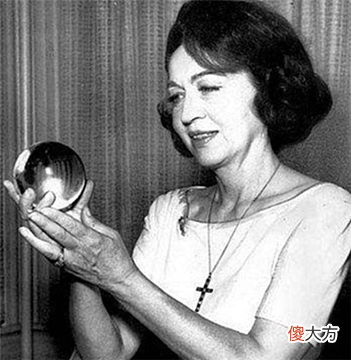【历史故事】真是泄露天机了?比袁天罡还厉害的美国占星师,临终前这样预言中国