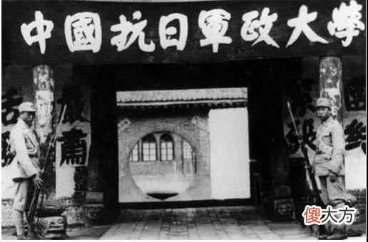 【历史故事】任正非称赞“世上最好的两所大学”，黄埔军校和抗大哪个牛？