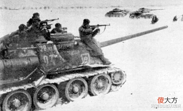 【历史故事】SU-100重演“斐迪南”笑话?首战被德军步兵围殴,糊涂损失半个团
