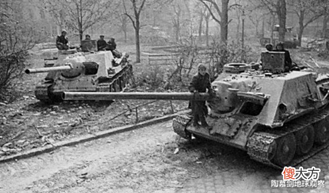 【历史故事】SU-100重演“斐迪南”笑话?首战被德军步兵围殴,糊涂损失半个团