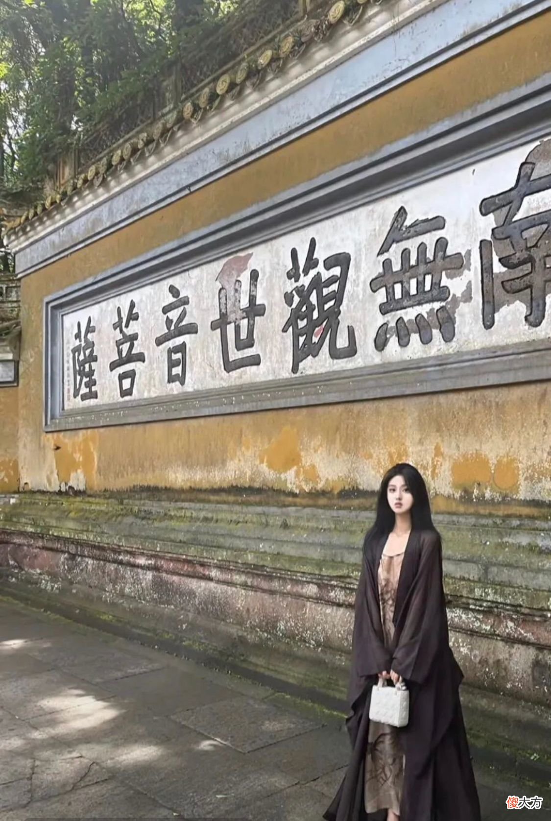 【就爱时尚】佛媛之后又出现“田媛”，穿着旗袍去插秧，为博眼球底线都不要了