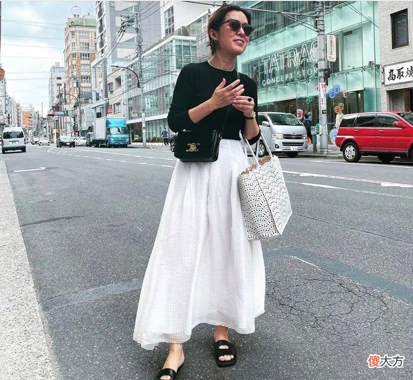 【时尚一点】小个头女生怎样穿好长款连衣裙？看身高155的她优雅示范