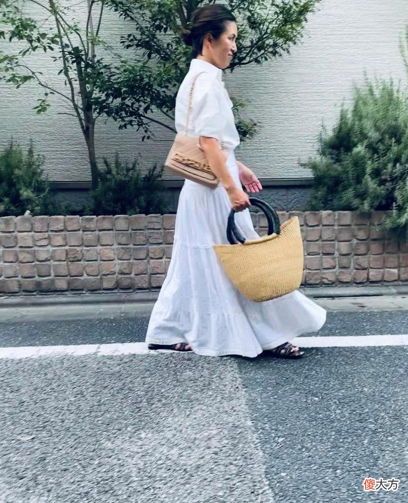 【时尚一点】小个头女生怎样穿好长款连衣裙？看身高155的她优雅示范