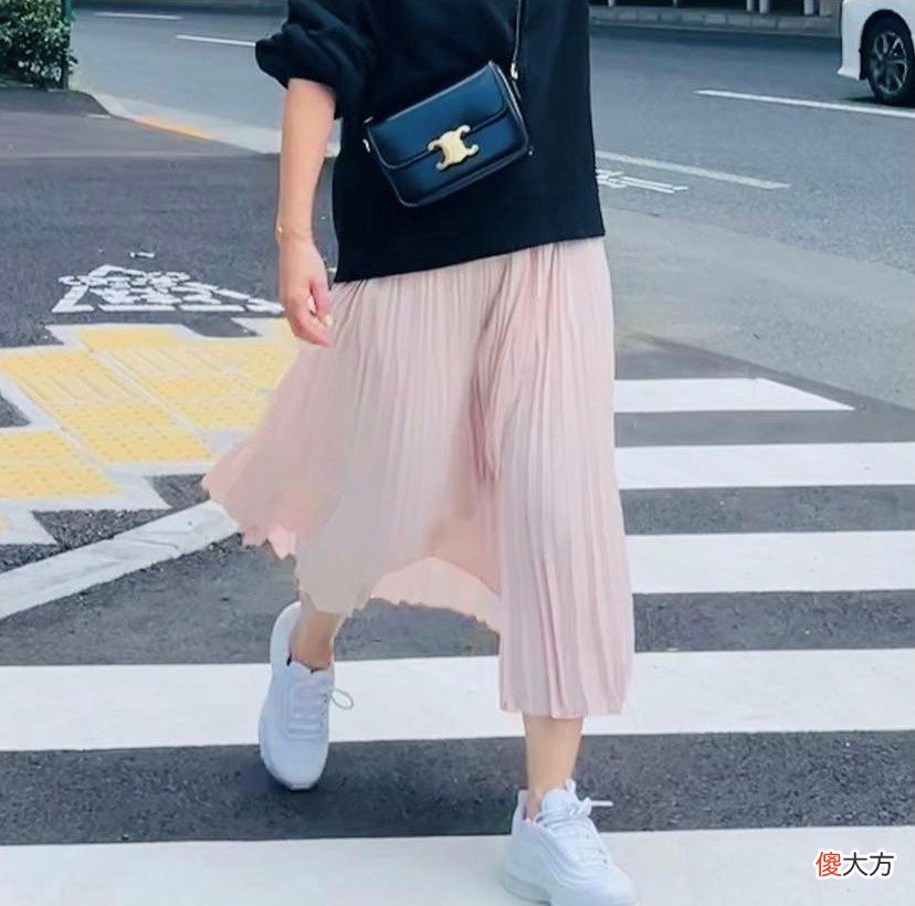 【时尚一点】小个头女生怎样穿好长款连衣裙？看身高155的她优雅示范