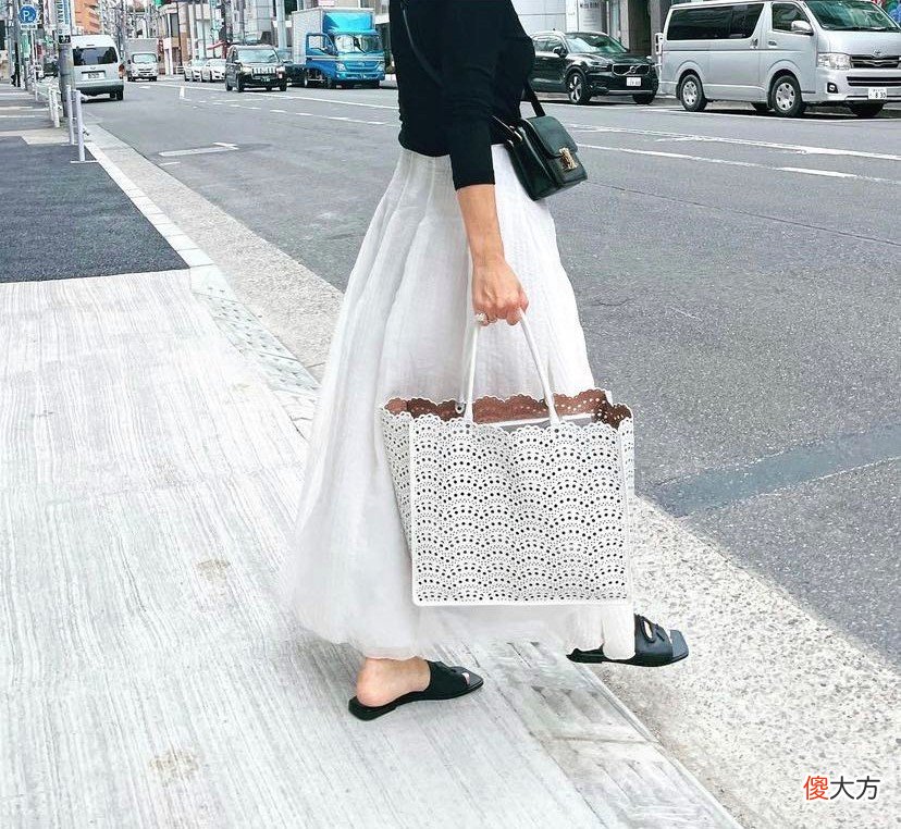 【时尚一点】小个头女生怎样穿好长款连衣裙？看身高155的她优雅示范