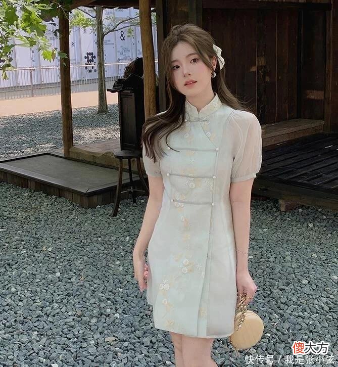 【时尚一点】今夏火了一种衣服，叫“鼓风袖”，时髦又减龄，女明星也在跟风穿