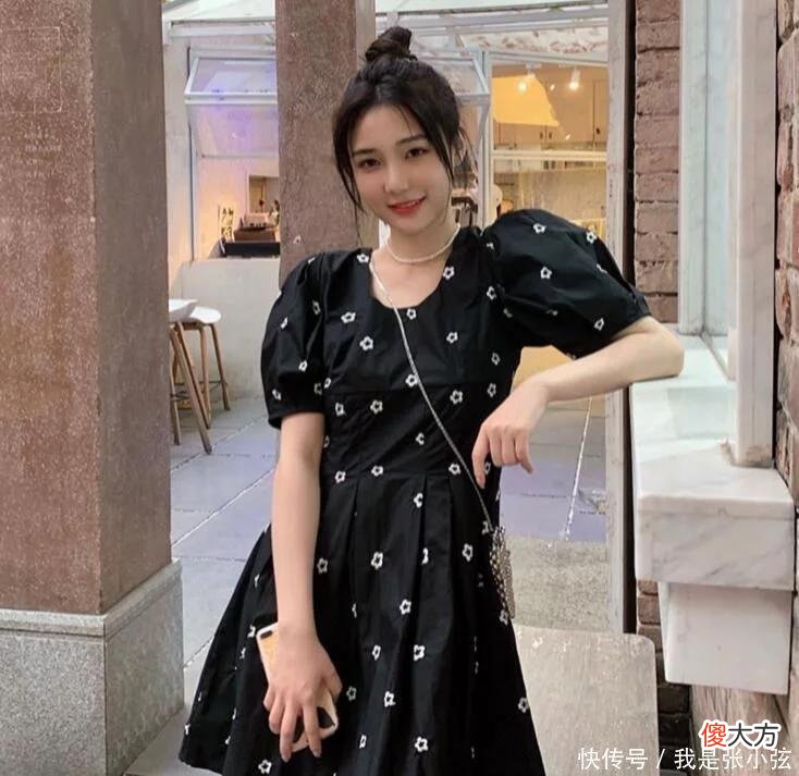 【时尚一点】今夏火了一种衣服，叫“鼓风袖”，时髦又减龄，女明星也在跟风穿