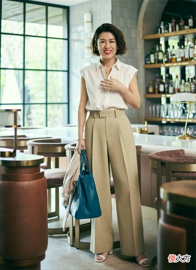 【时尚一点】50岁还风韵犹存的女人，我只服这4位：外穿衣高雅，内饱含书卷气