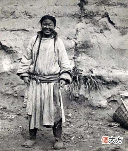【爱历史】老照片：1911年甘肃的社会生活，背炭工、骑马的士兵