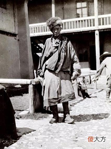 【爱历史】老照片：1911年甘肃的社会生活，背炭工、骑马的士兵