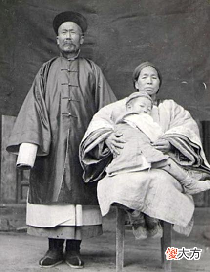 【爱历史】老照片：1911年甘肃的社会生活，背炭工、骑马的士兵