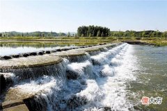 梦见河岸、河堤_做梦梦到河岸、河堤是什么意思