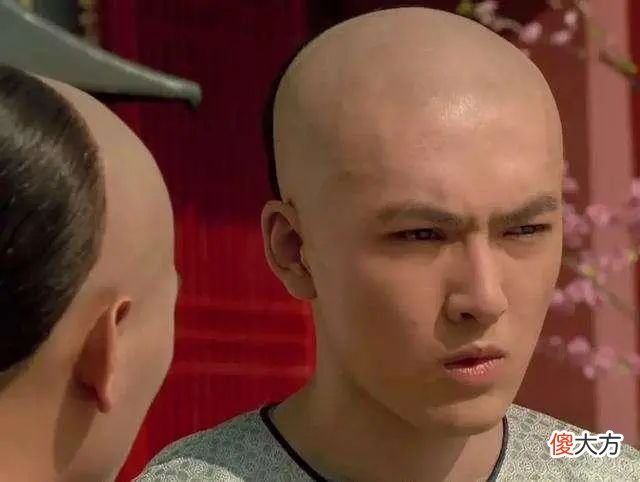 【爱历史】雍正几个儿子谁最聪明？他靠装疯卖傻享尽荣华，子孙更是名满天下