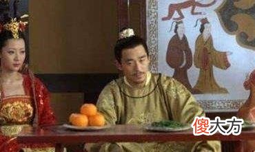 【爱历史】皇帝请丞相吃饭却不给筷子，丞相吃完后离开，皇帝说此人留不得