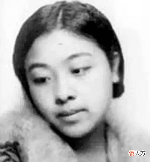 【历史故事】5大民国美女珍贵老照片：低头读书的宋庆龄，穿着旗袍的阮玲玉！