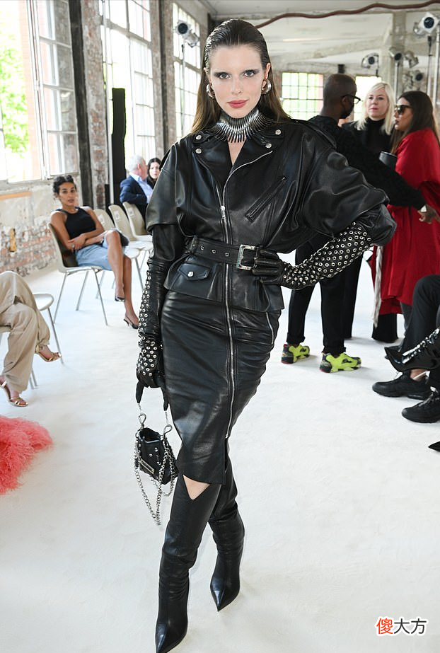 【就爱时尚】坎爷前任们在巴黎比拼？茱莉亚穿绷带装太吸睛，金卡戴珊泳衣外穿