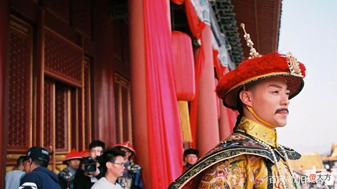 【爱历史】乾隆主动退位以后，见到他儿子嘉庆皇帝，需要下跪吗？