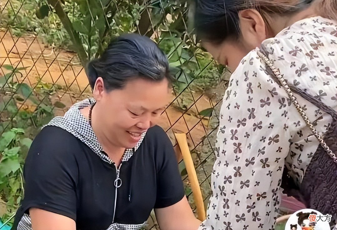 人间富贵花！全红婵妈妈变美了：化了淡妆真漂亮，网友：贵妇气质