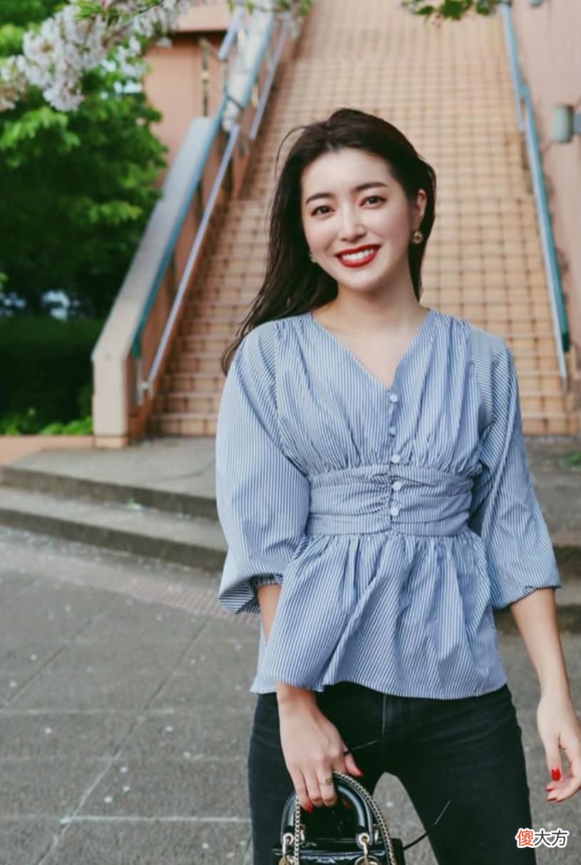 【时尚一点】真正高级的中年女人，穿衣打扮有这5个特点，一看就是见过大世面